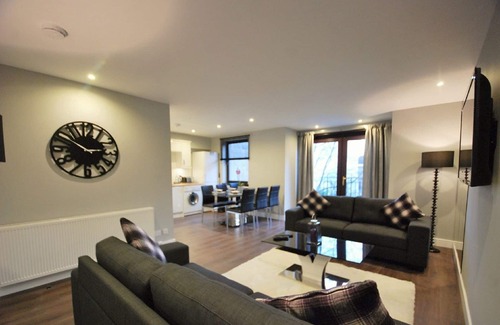 Aberdeen Apartment | EPI - 3 BED EN-SUITE CRAIGIEBURN PARK (BALCONY)