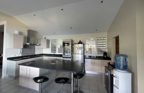 Uturoa House | Epivai Lodge