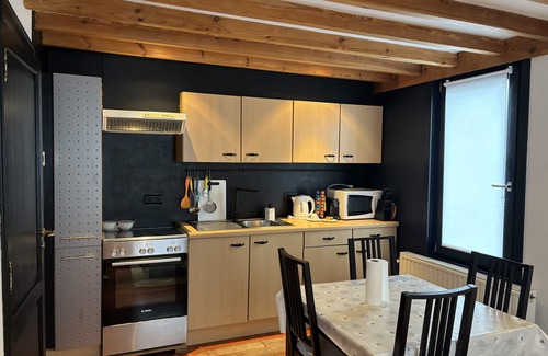 Melsele Apartment | Er is een Apotheek, Café, Bakkerij en Winkel in de Buurt van het Appartement