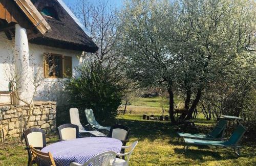 Kezkkut House | Erdőszéli Parasztház Kékkút
