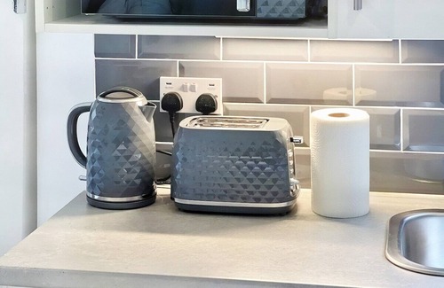 Waddon House | Erin Court Mansions - Suite 10
