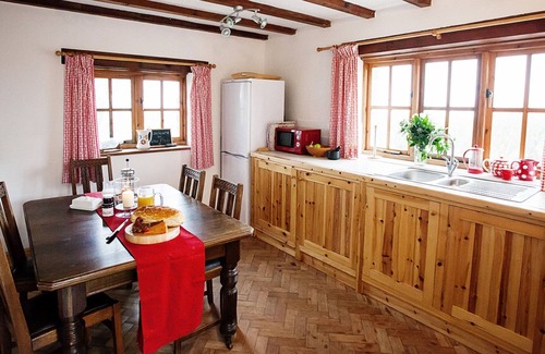Cylch-Y-Garn Apartment | Erw Rhys - sleeps 6 guests in 3 bedrooms