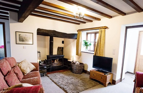 Cylch-Y-Garn Apartment | Erw Rhys - sleeps 6 guests in 3 bedrooms