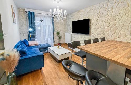 Franconville Apartment | Escapade exotique -Terrasse Privée-Love&Jacuzzi