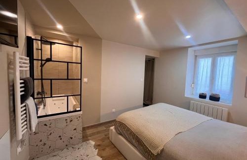 Laval Apartment | ESCAPADE Sereine - Studio Balnéo à Laval