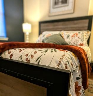 Cumberland House | Escape on Hambright's Alley! Walk 2 everything! Cyclists Welcome! 1st Fl Unit A