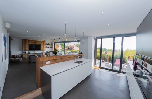 Broadstairs House | Escape to Coastal Bliss - Sea Views, Mins to Stone Bay Beach, Pet Friendly