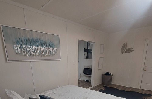 Duncan House | Escape to our newly renovated guest house in Duncan, SC! Enjoy a serene location