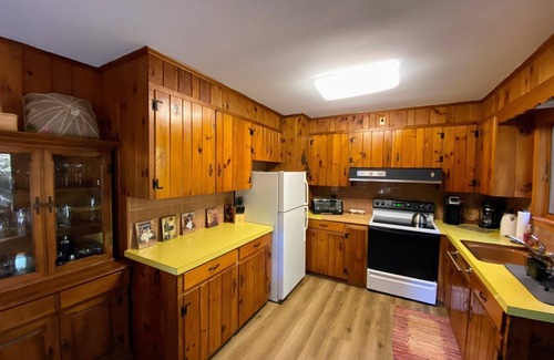 Pocono Lake Cabin | Escape to Serenity: Monthly Cottage Rental by the Stream in Pocono Lake!