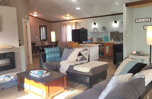 Port Angeles House | Escape to the Creekside Hideaway