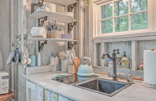 Wadmalaw Island Apartment | Escape to The Hummingbird Treehouse, a luxury retreat. Pet friendly