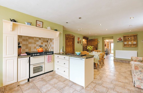 Newcastle-on-Clun House | Escape to this beautiful country retreat, rural location & excellent facilities