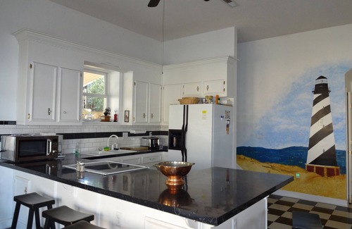 New London House | Escape to tranquility at Badin Lake