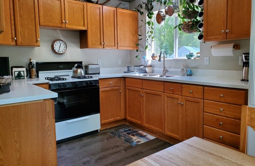 Trapper Creek House | Escape to Trapper Creek - Cozy 2-Bedroom Vacation Home