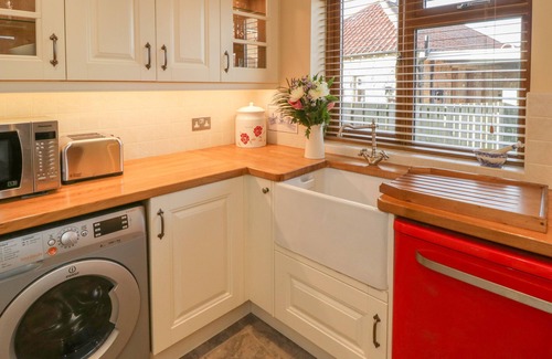 Aislaby Cottage | ESKSIDE COTTAGE, pet friendly, character holiday cottage in Sleights