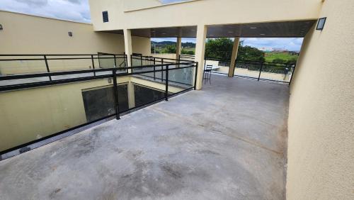 Trindade House | Espaço Frente ao Lago