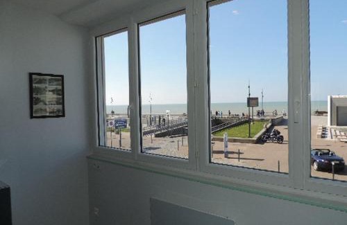 Le Treport Apartment | ESPLANADE FRONT DE MER 113 1er Etage Lit fait WIFI Taxe de séjour incluse