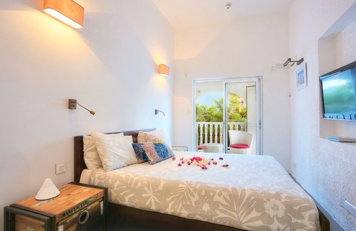 Pointe aux Canonniers Bed & Breakfast | Esprit Libre Restaurant and Guest House