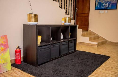 Oyibi House | Essmante Villa - Comunal Pool, Gym, Tennis & Basketball Court