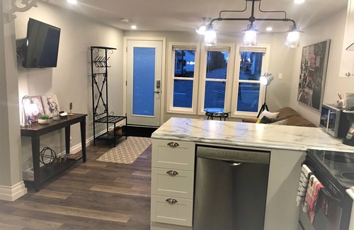 Carleton Place House | Esther's Place - Carleton Place 1 BedRoom Apartment - sleep 5 max