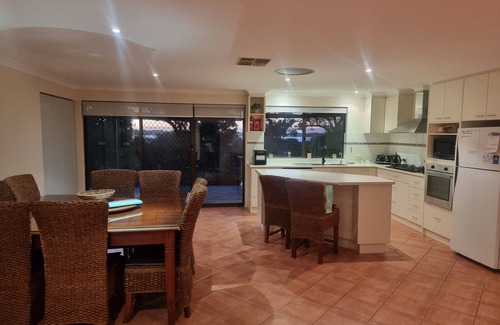 Leschenault House | Estuary water views 4bedroom 2 Bathroom home with pool Australind/Bunbury WA