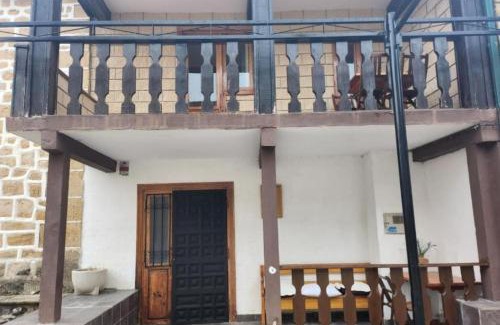 Partido de la Sierra en Tobalina Apartment | Estudio Lara