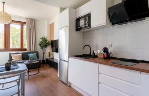 Parque Alcosa Apartment | Estudio moderno con parking, frente al Palacio de Congresos
