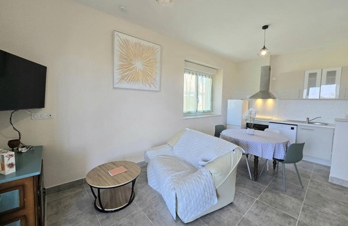 Genis Cottage | Eugenie's Little Nest - Countryside Haven, Pets Welcome