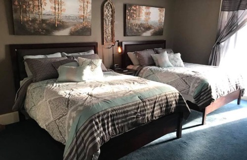 Burlington Bed & Breakfast | Evans Holly Grove Inn B&B