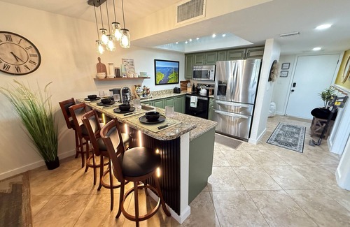 Clewiston Condo | Everglades Gator at Rolands King Beds cozy clean stay