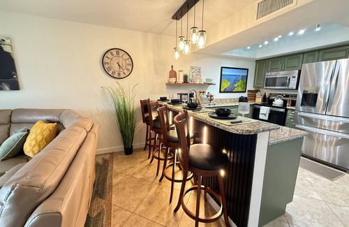 Clewiston Condo | Everglades Gator at Rolands King Beds cozy clean stay