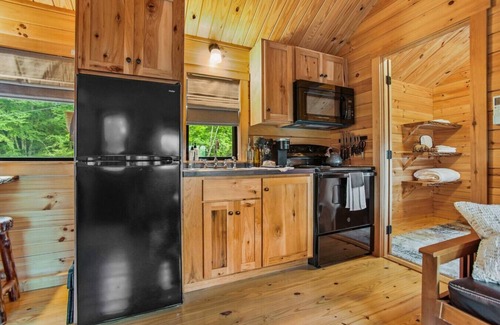 Shippenville Cabin | Evergreen Escape | Cabin w/Hot Tub, Fire Pit, Views & Trails Nearby