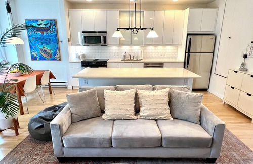 Kitsilano House | Exceptional Townhouse in Kitsilano - Walk to Beach, 4th Ave & Broadway