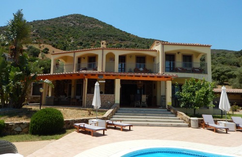 Tertenia Villa | Exceptional villa: 400 m² for 15 people, with pool