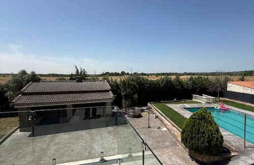 Fuente el Saz de Jarama Villa | Exclusive Villa Madrid Garden Bbq Pool Wifi