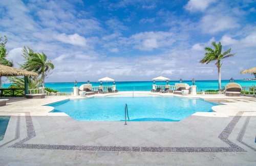 Old Fort Bay Villa | EXCLUSIVE BEACHFRONT MANSION 7 BR (VILLA B)