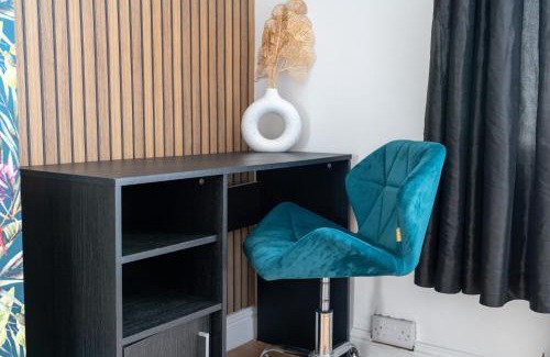 Thorpe Satchville House | Exclusive Deals l Last-Minute Reserve l Townhouse with Sleeps 6 l Braunstone Town , Leicester l By Zen Nights Short Lets & Serviced Accommodations