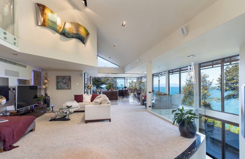 Ngaio Bay Cabin | Exclusive Entire Lodge