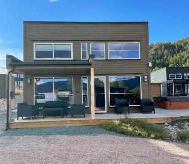Kviteseid House | Exclusive Funkis Cabin, Lake View, Rooftop Terrace, Jacuzzi, Sauna, Close to Golf and Alpine