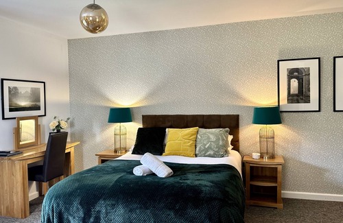 Long Hanborough Bed & Breakfast | Exclusive use of a 12 Bedroom Property - Sleeps 24nPerfect for Groups & families