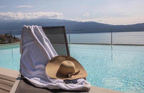 Pulciano Villa | Exclusive Villa Agave with Lake & Mountain View, Pool, Whirlpool and Sauna
