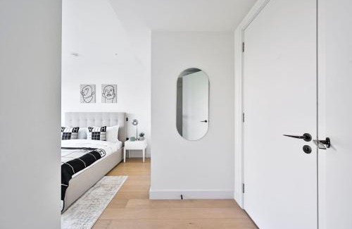 Shepherd's Bush Apartment | Executive 2bed Apartment -West London -Steps to Tube, Westfield - Pool