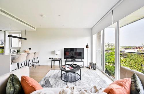 Shepherd's Bush Apartment | Executive 2bed Apartment -West London -Steps to Tube, Westfield - Pool