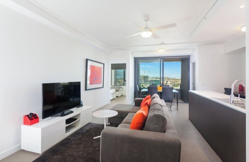 Fortitude Valley Apartment | Executive 2BR Fortitude Valley apartment with pool and views