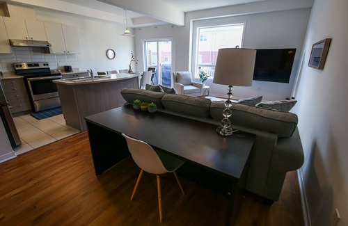 Stoney Creek House | Executive 3 Bedroom Townhome close to the lake in Stoney Creek