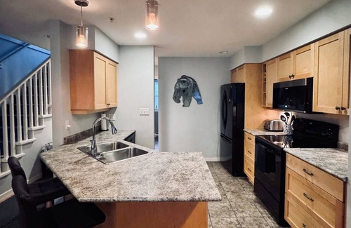 Regional District of Nanaimo House | Executive central Nanaimo townhouse close to all amenities