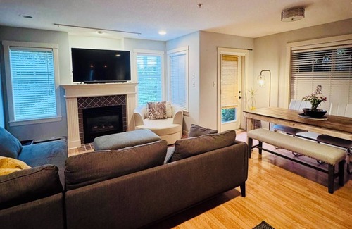 Regional District of Nanaimo House | Executive central Nanaimo townhouse close to all amenities