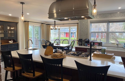 North River House | Executive Estate/ Hobby Ranch in North RivernAVAILABLE FOR CANADA GAMES
