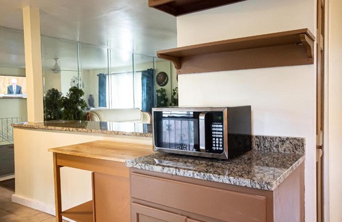 Hazel Crest Villa | Executive Family Home in quiet Culdesac