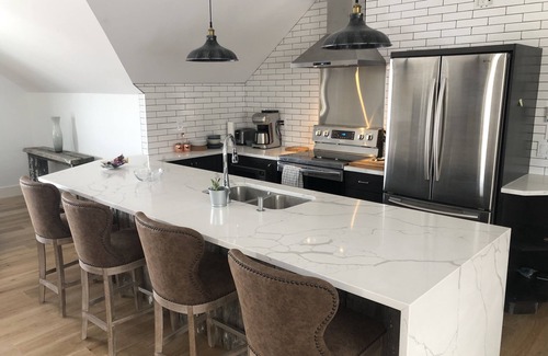Springbank Other | Executive Farmhouse Retreat